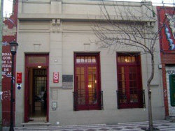 En la calle Jeán Jaurés 735, la casa donde vivió Carlos Gardel en el barrio del Abasto bonaerense  